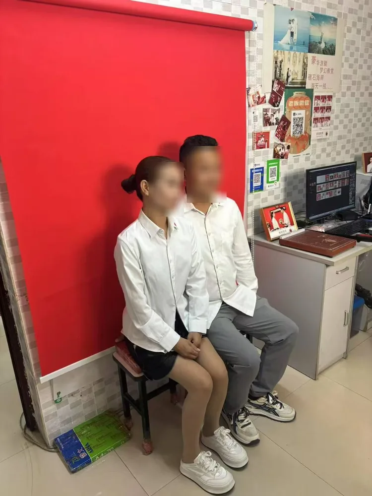 媒团网成功案例 · 民政局婚姻登记处 · 室内颁证