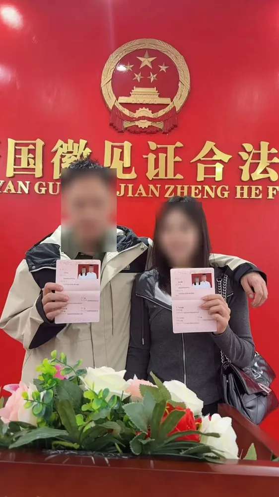 媒团网成功案例 · 国徽见证 · 合法婚姻颁证台