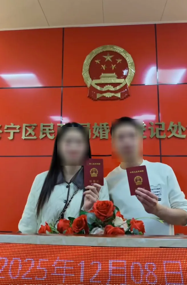 媒团网成功案例 · 南宁市民政局婚姻登记处 · 颁证